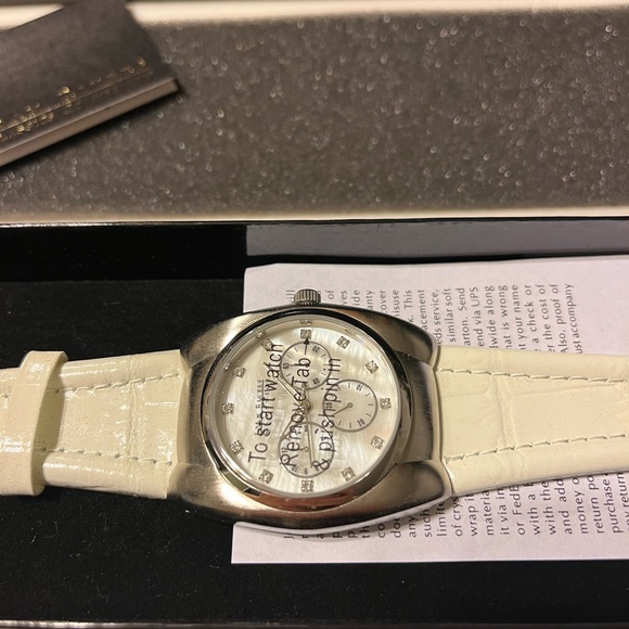 Joan Rivers classic collection leather band watch brand new inbox never used - Picture 3 of 7